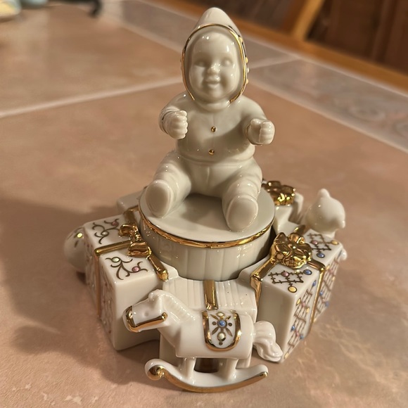 Vintage HOST PICK X’S 2 Babies 1st Christmas LENOX Music Box - Picture 1 of 6